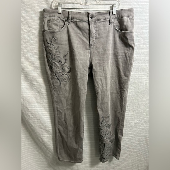 Chicos So Slimming Girlfriend Ankle Stretch Denim Jeans Gray Faded Size 16P - Picture 4 of 9